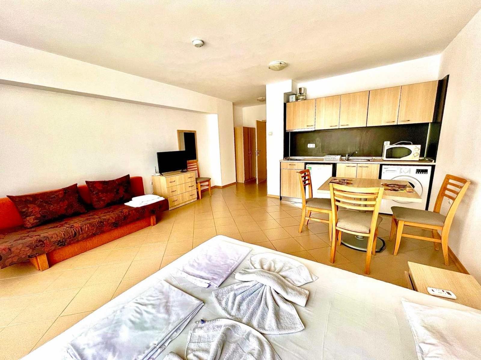 Grand Kamelia Holiday Complex Pantai Sunny Bagian luar foto