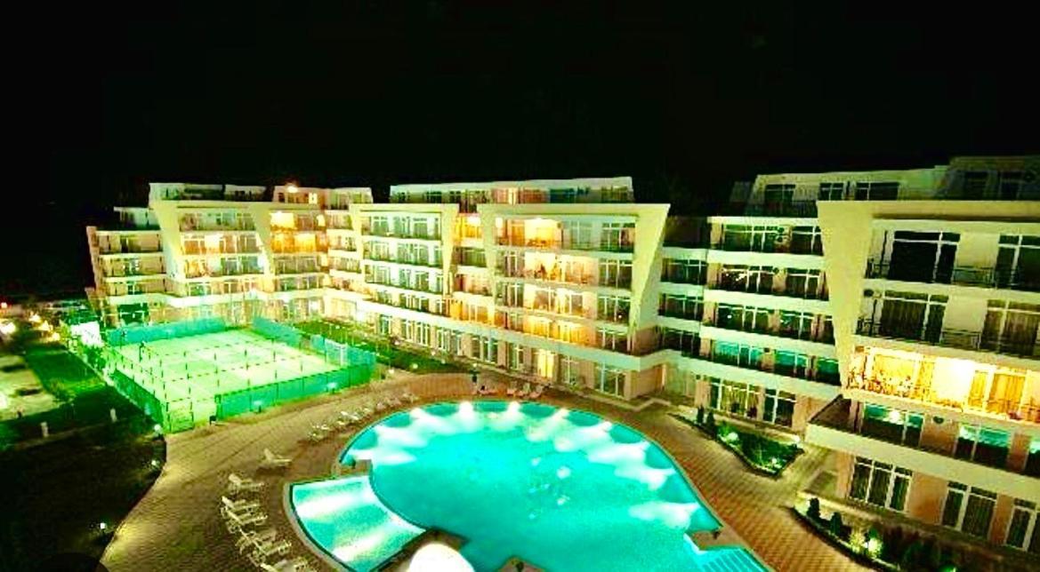 Grand Kamelia Holiday Complex Pantai Sunny Bagian luar foto
